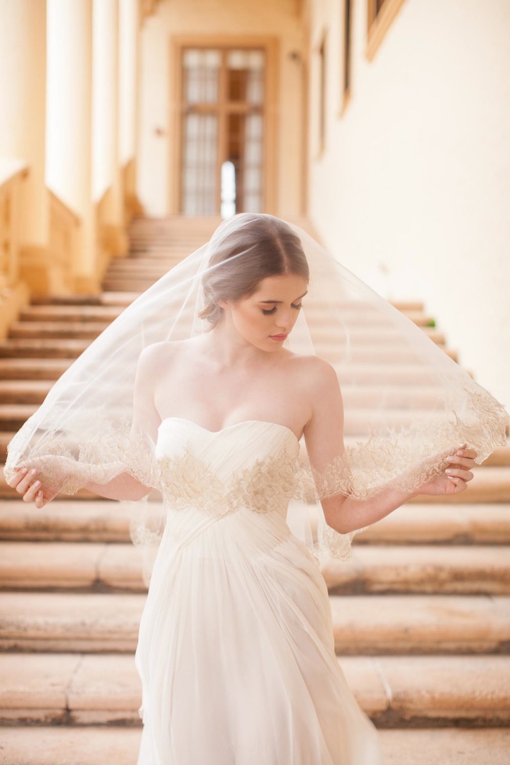 bride with lace veil 