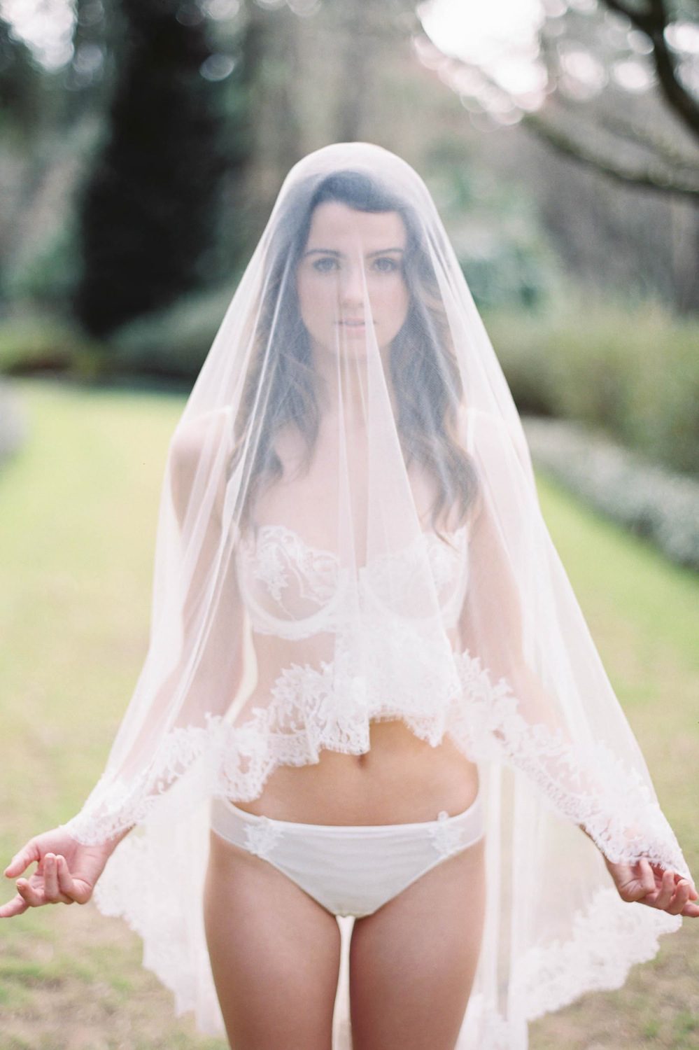 white lace bride veil 